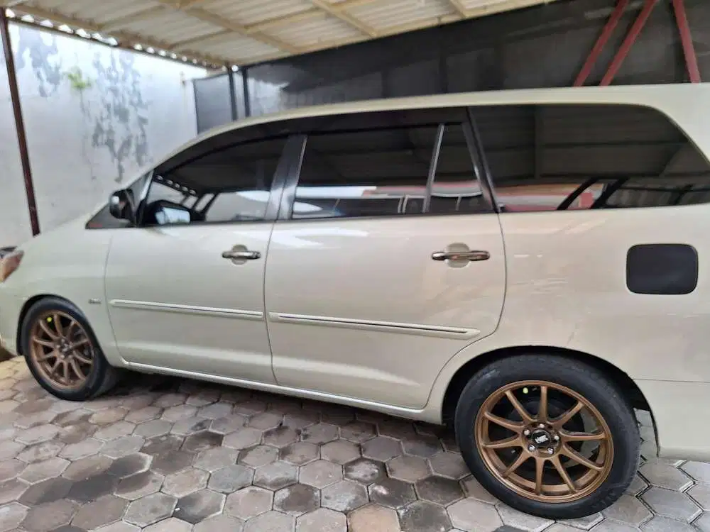 Toyota Kijang Innova 2005 Bensin