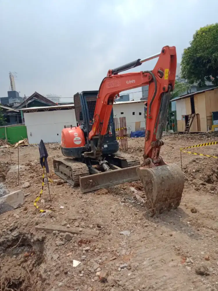 Dumptruck excavator pc 50 dozer d3