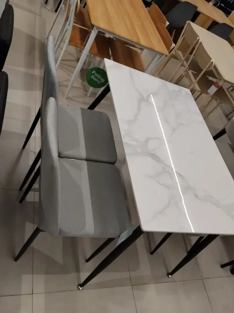 Meja makan Milav set minimalis