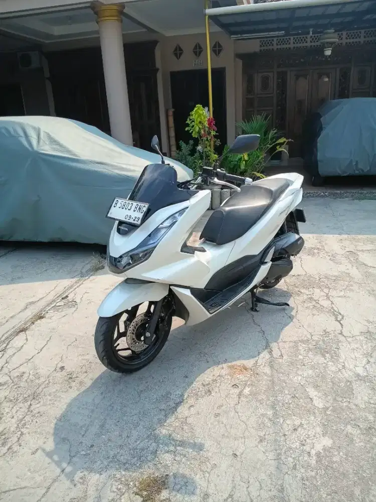 HONDA PCX 2024 PUTIH