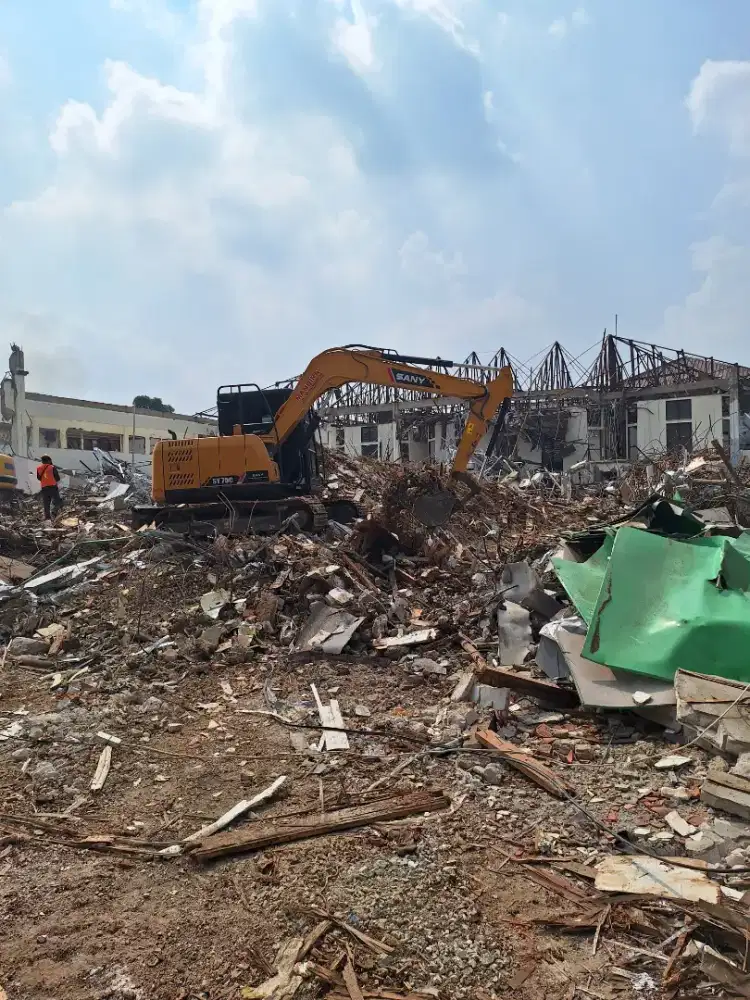 Hotmix aspal bongkar bangunan rumah