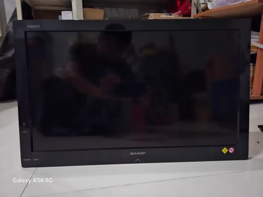 Dijual Cepat, TV LED Analog Sharp 24 Inchi, Fisik Mulus