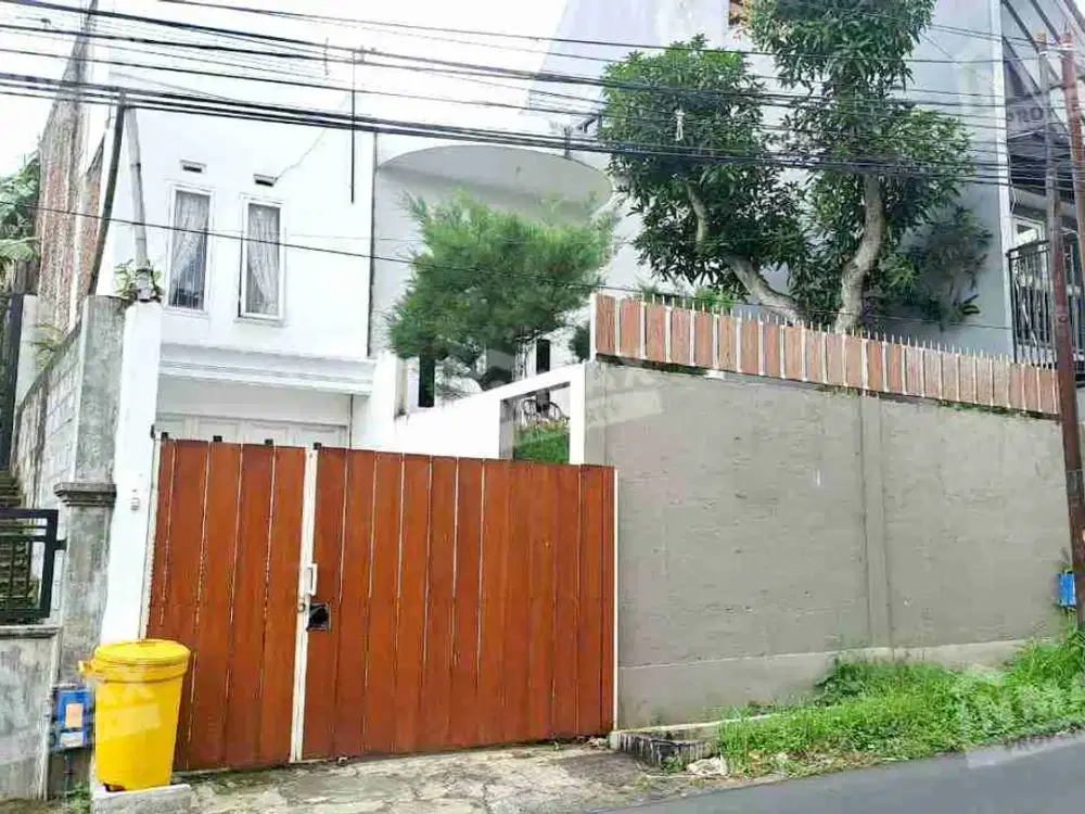 Rumah Megah 2 Lantai di Raya Karangwidoro Malang Hanya Selangkah Dari Mad Baker Cafe & Kawasan Elite Tidar serta Berbagai Kampus SHM