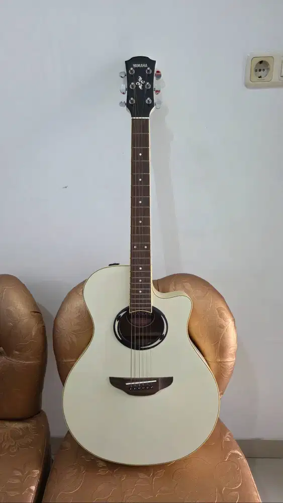 Gitar Akustik Elektrik Yamaha APX 500II - Vintage White Original
