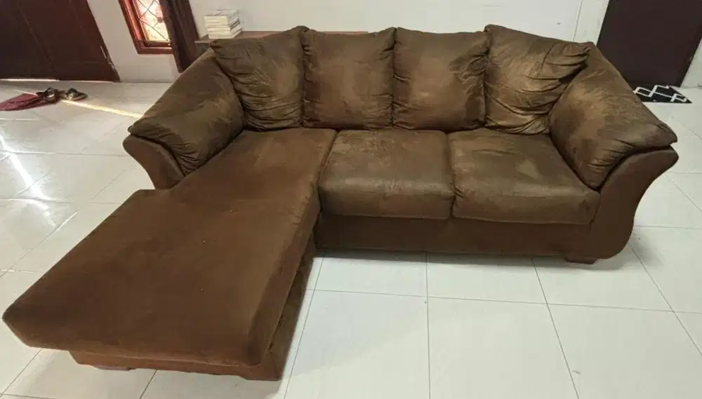 Kursi santai ruang keluarga