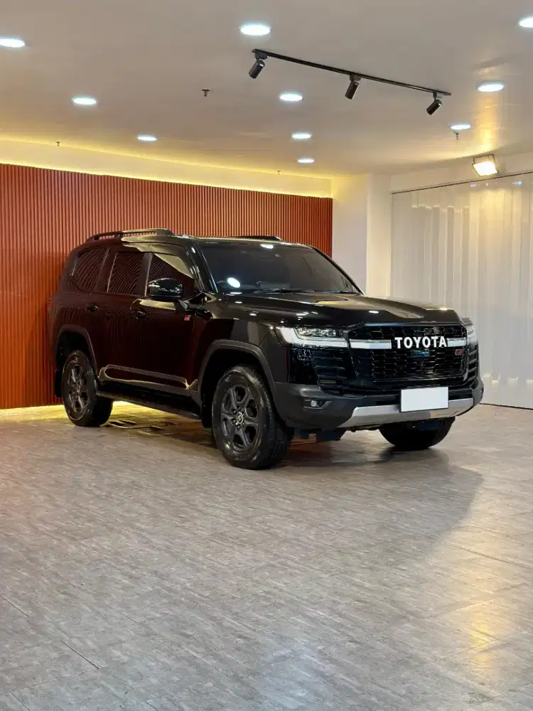 Toyota Land Cruiser GR-S 300 3.3AT Tahun 2023