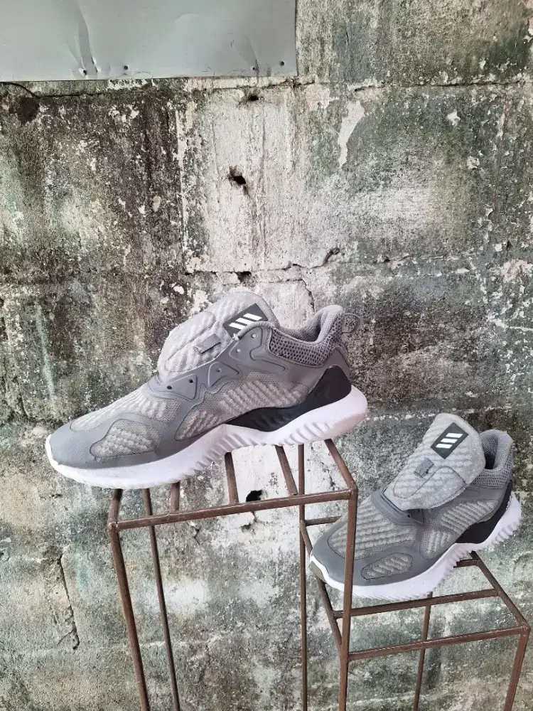 Sepatu Adidas Continental