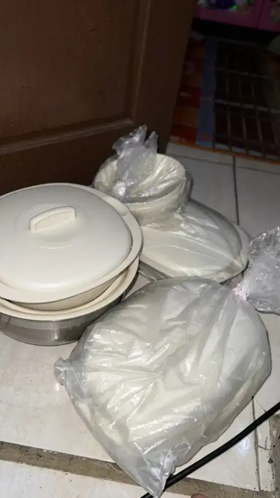TUPPERWARE SET TAS