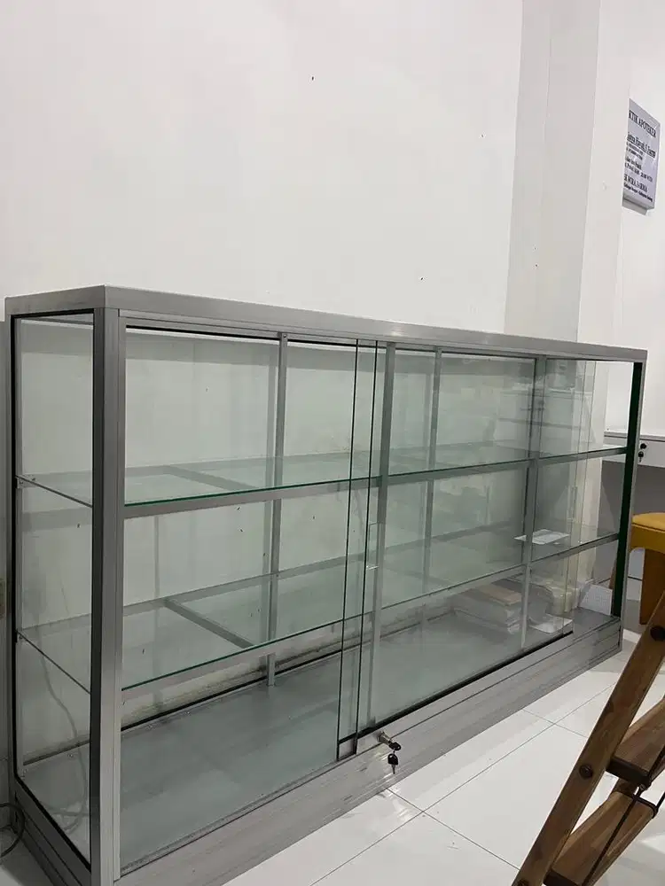rak kaca display