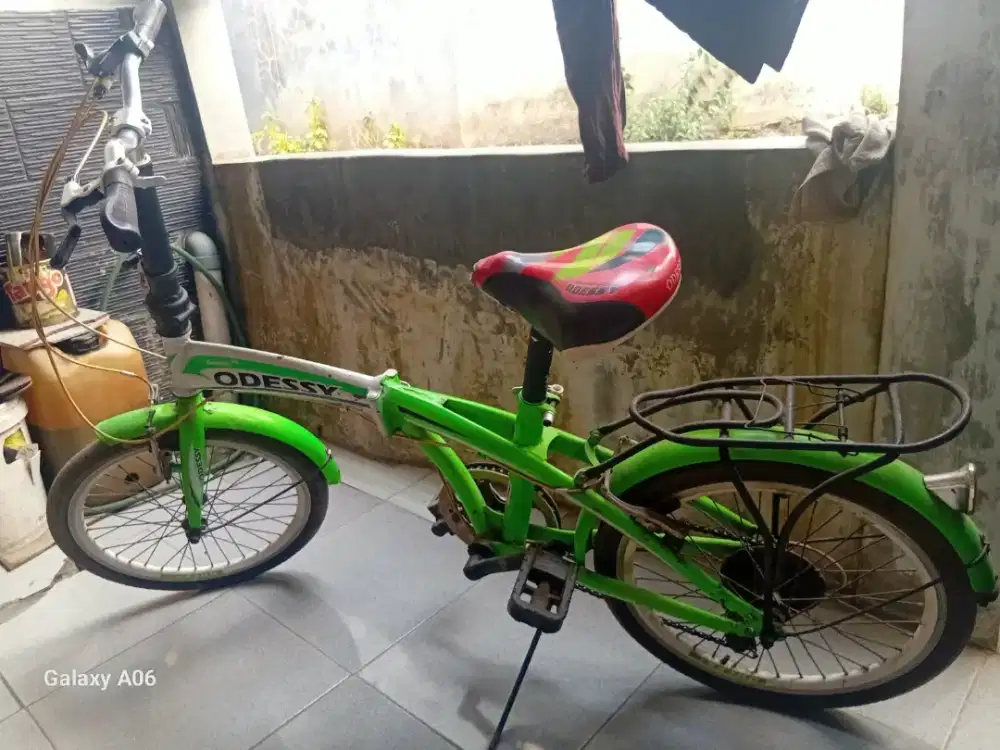 Sepeda lipat merk odessy