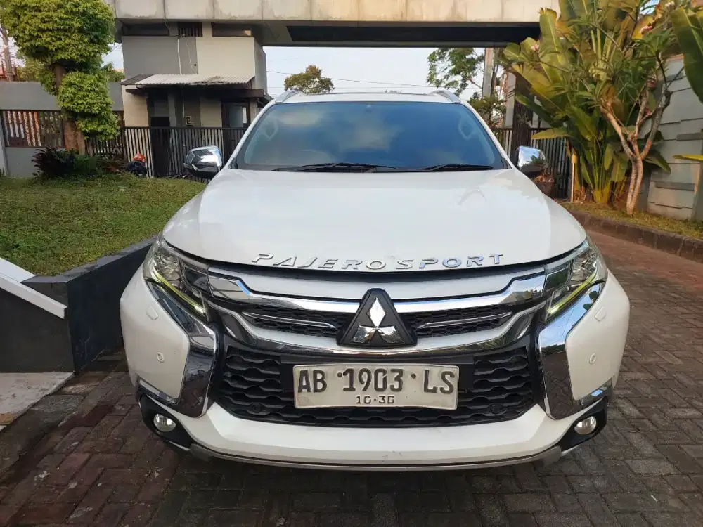 Pajero Sport Dakar 4x2 matic 2017 black piano plat AB istimewa