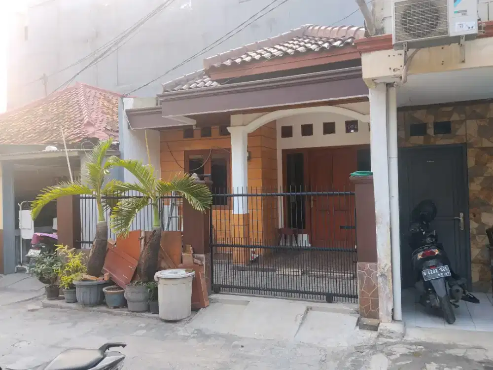 Di kontrakan Rumah Tinggal