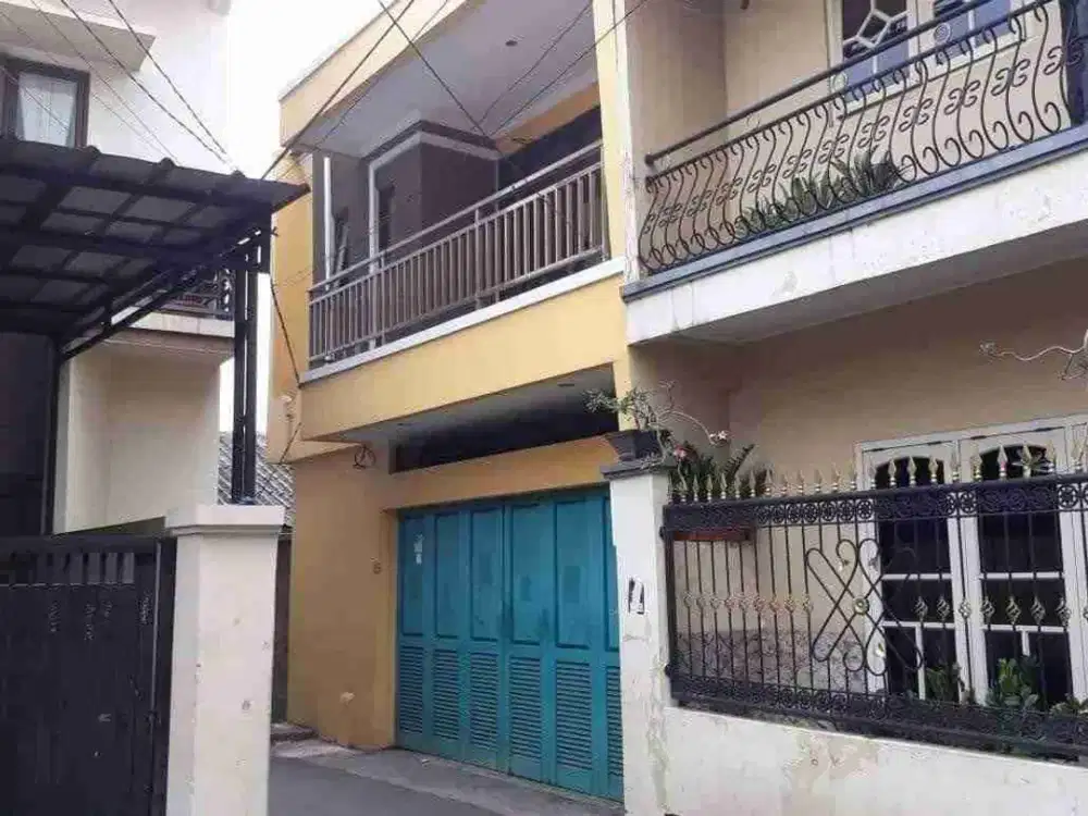 Rumah dua lantai strategis di Ciracas Jaktim