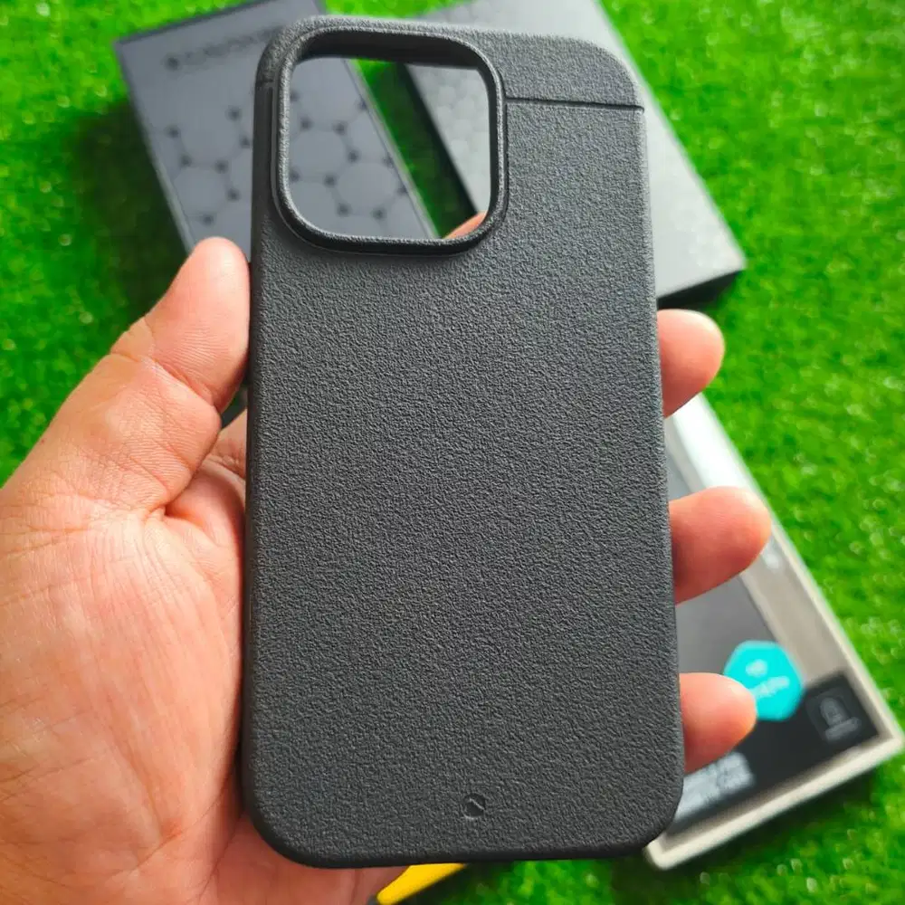 Caudabe Sheath Case Second For iPhone 16 Pro Black Kondisi baik