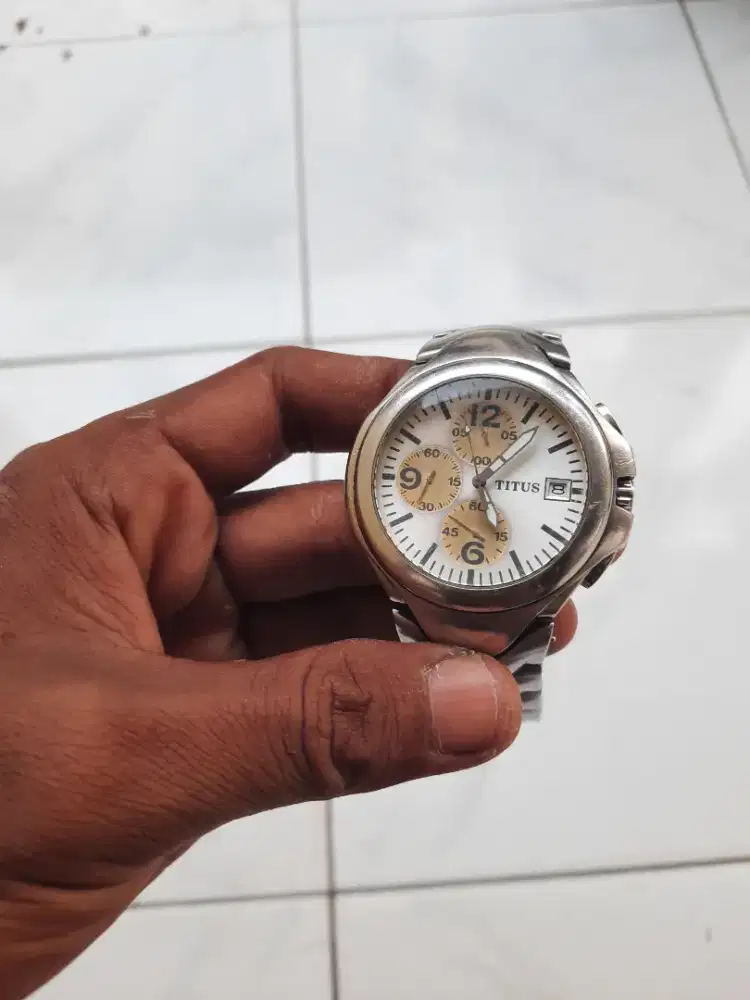 Jam tangan tittus