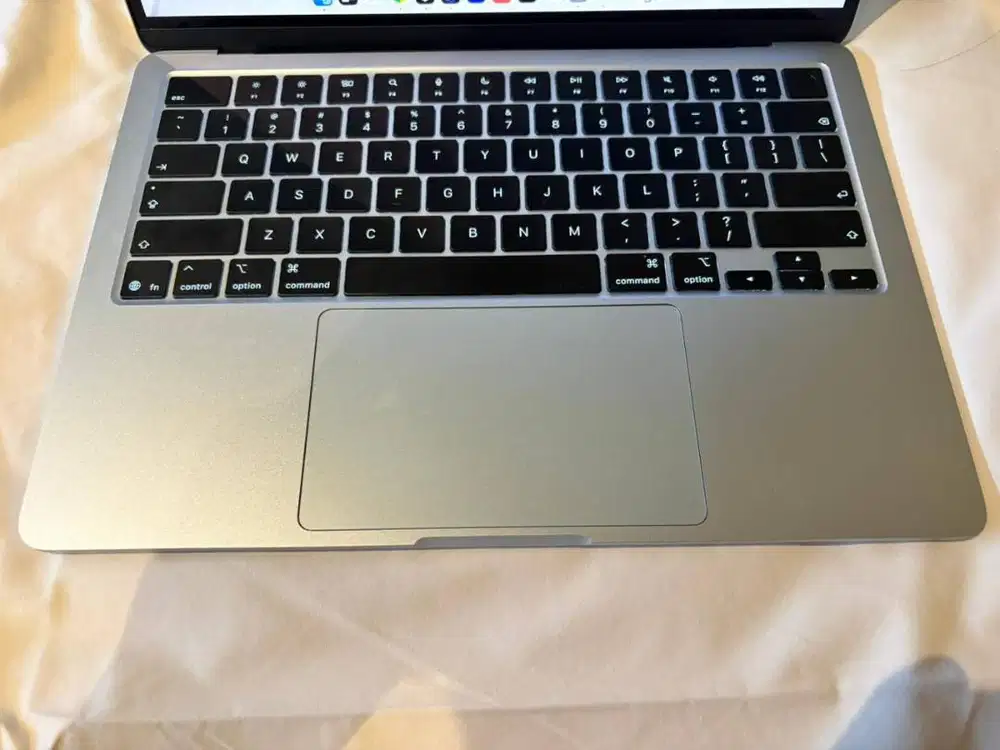 MacBook Air M5 13,6” 16 GB/1 TB Sky Blue iBox — Like New