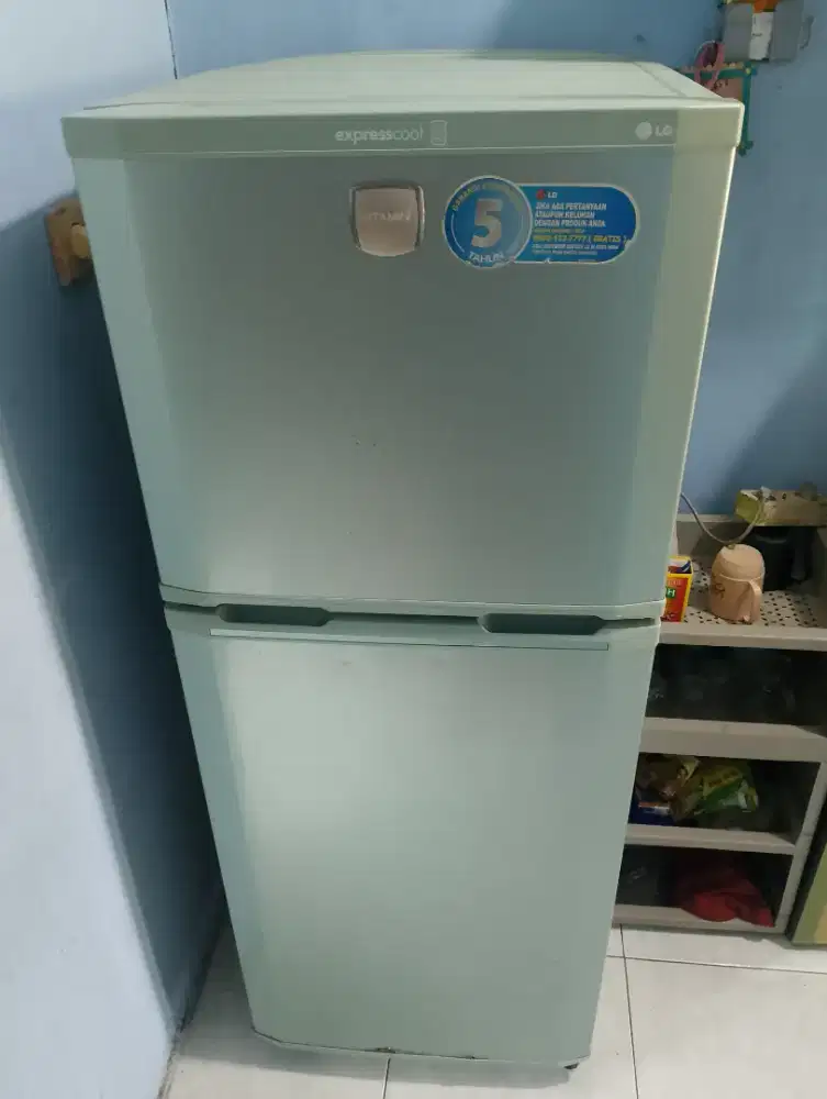 Dijual kulkas 2 pintu merk LG Original nominus