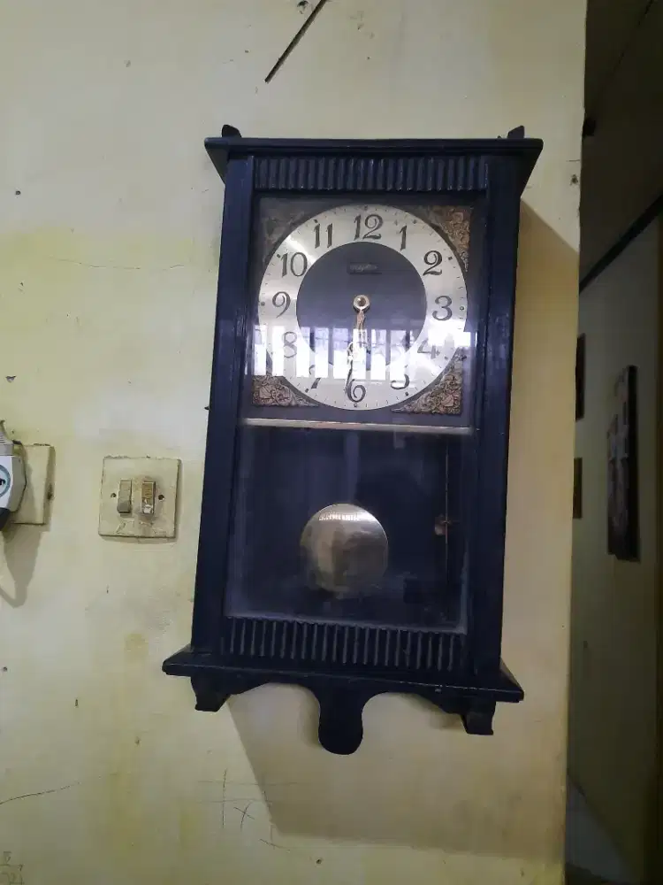 Jam dinding jadoel merk rhythm apa adanya