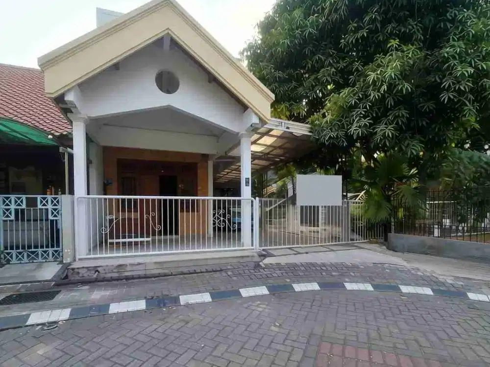 Paling Murah Tanah Bonus Rumah di Jalan Raya Babatan Pratama, Wiyung, Surabaya