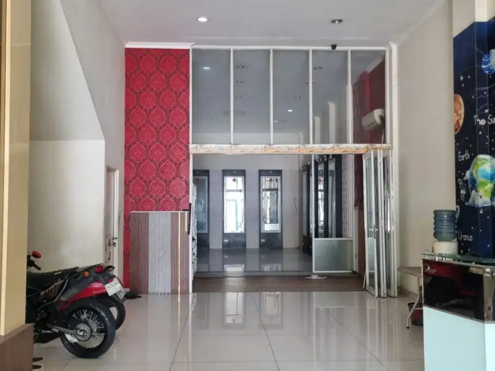 Dijual ruko ex kosan dengan akses jalan 3 mobil dan kondisi terisi penuh di Mega Boulevard Bekasi