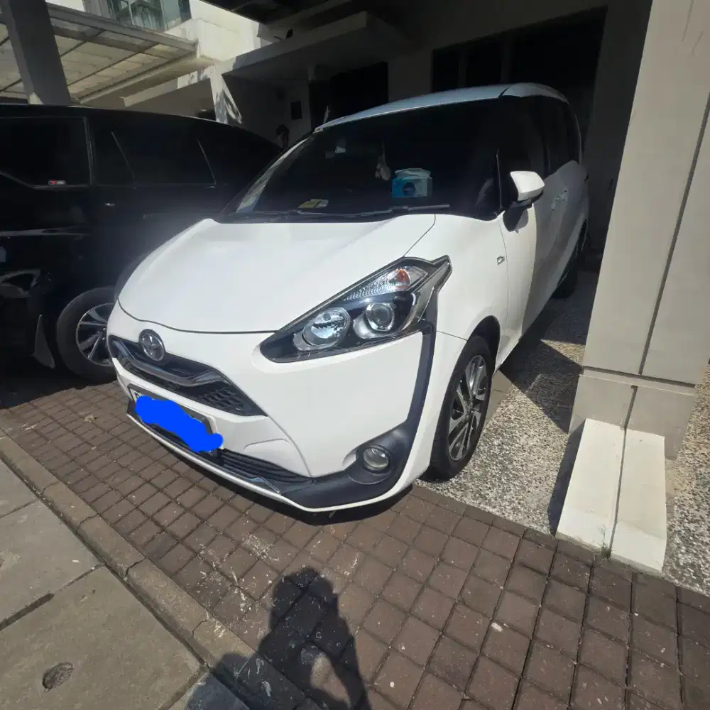Toyota sienta v at matic th 2021