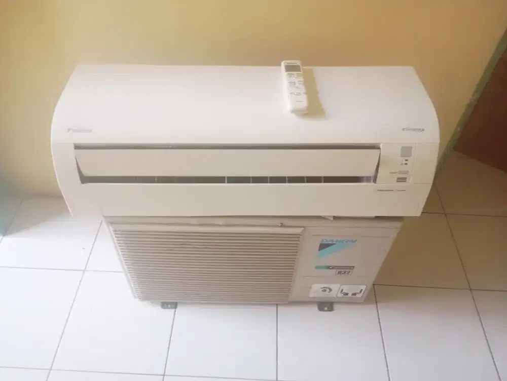 ac daikin inverter 1/2pk R32 ori