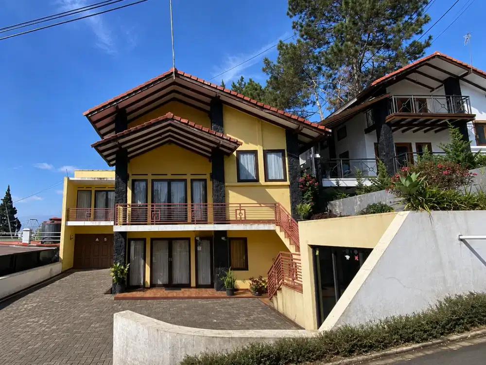 Rumah Villa Full Furnish di Villa Istana Bunga Lembang