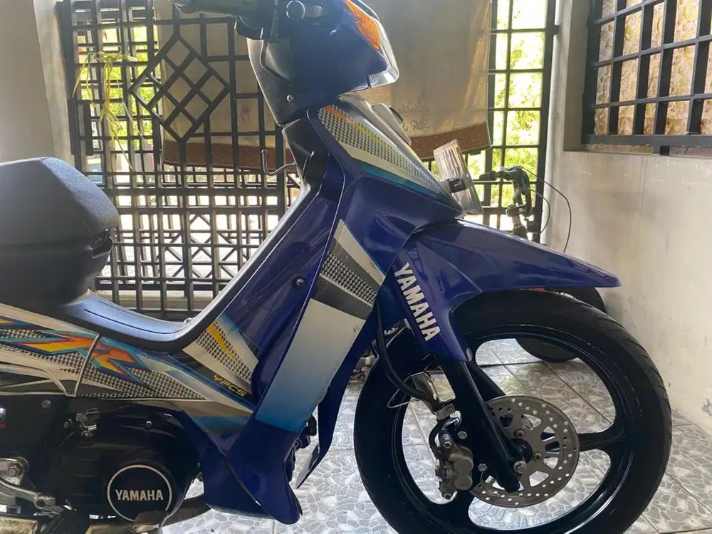 F1zr Biru Putih Tahun 2004