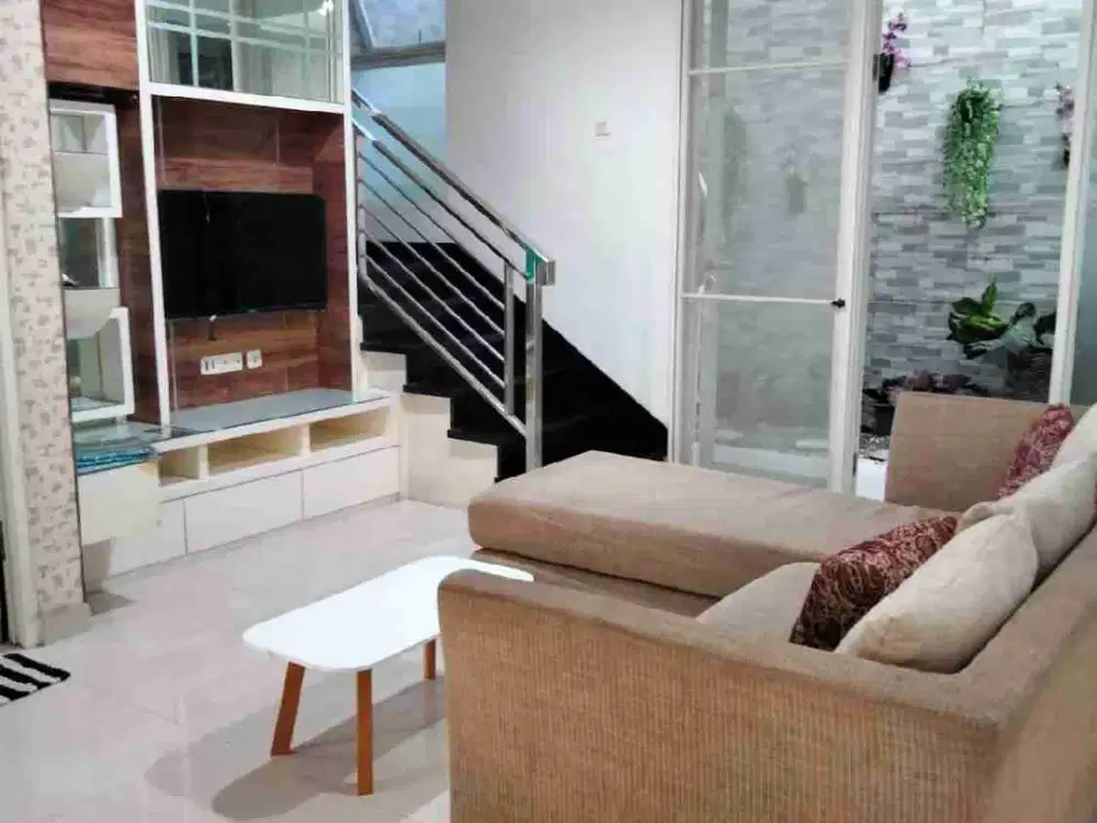 Sewa Rumah East Coast Park Pakuwon City. Furnished. Bagus. Dekat Hokky Supermarket, Ruko Beverly