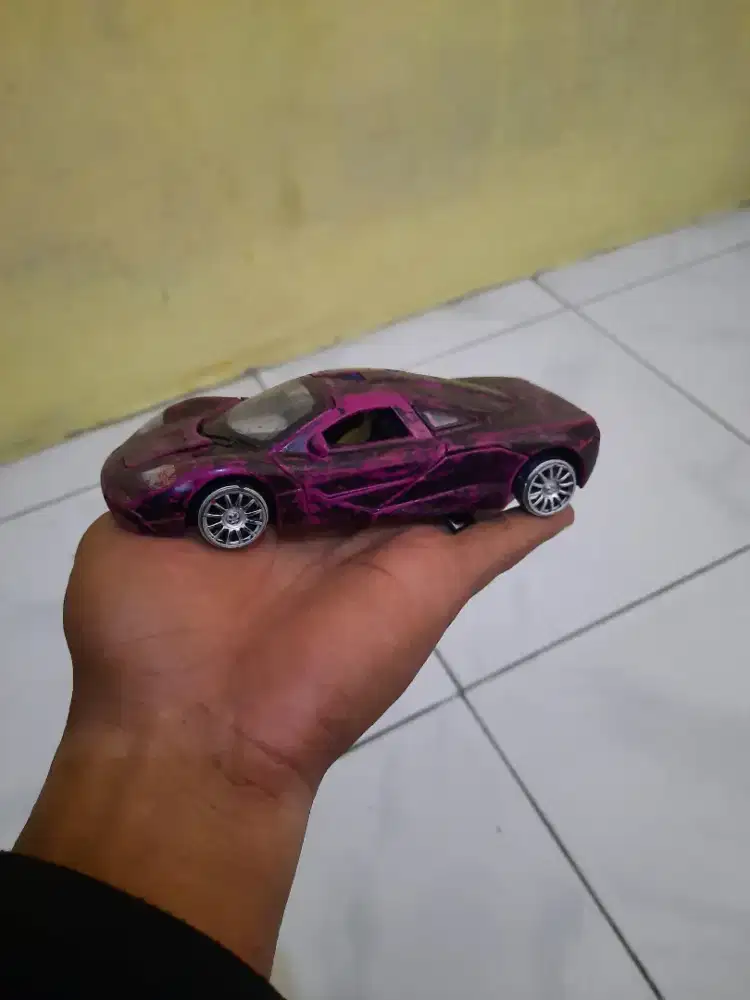 Mainan mobilan/die cast