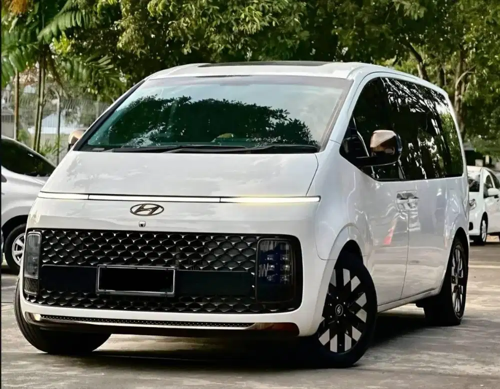 Hyundai Staria 2023 Putih CASH