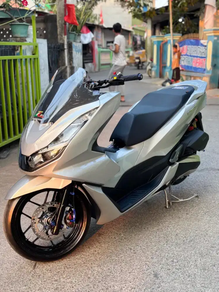 Honda PCX 2021 CBS (Km 200 perak)