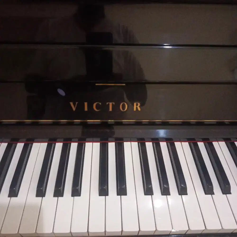 Piano Akustik Victor