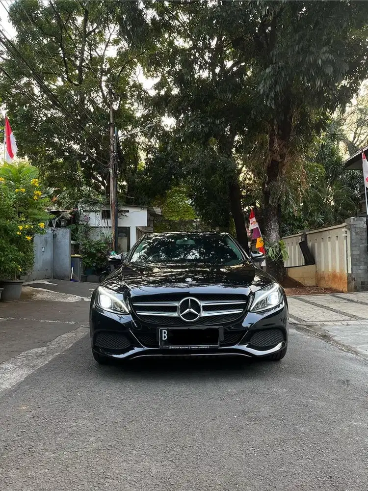 Mercedes-Benz C200 2017 Bensin