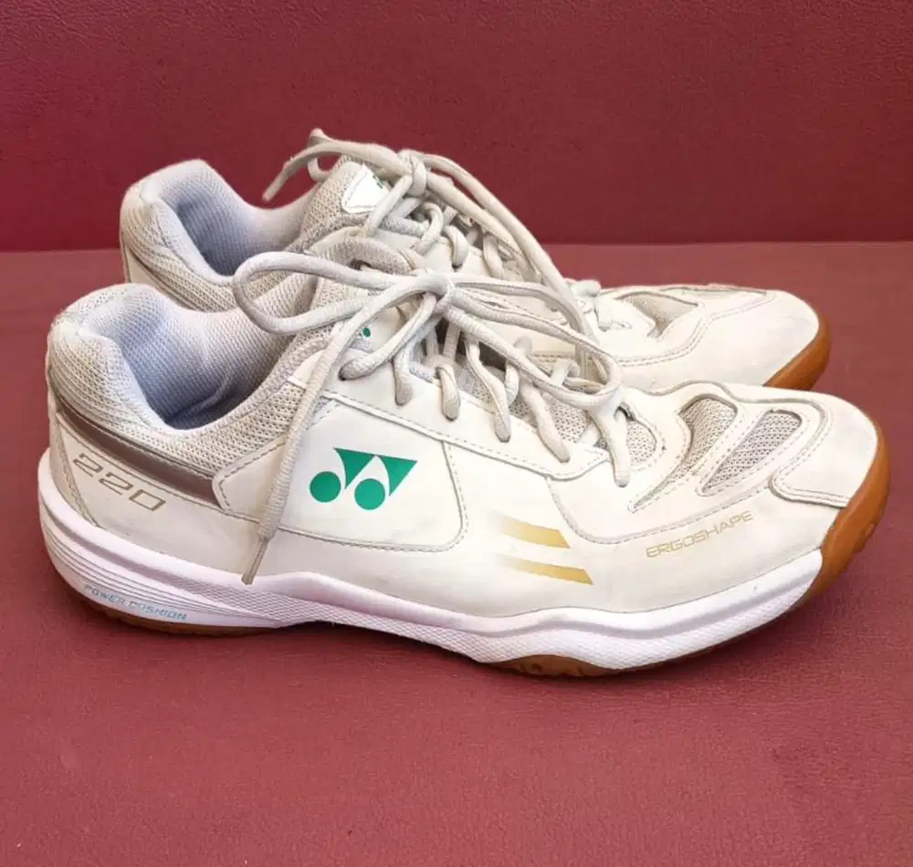 sepatu bulutangkis badminton SHB
