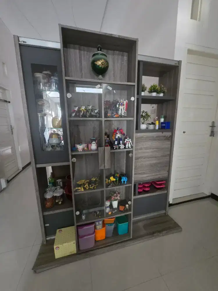 Rak tv sekaligus partisi ruangan
