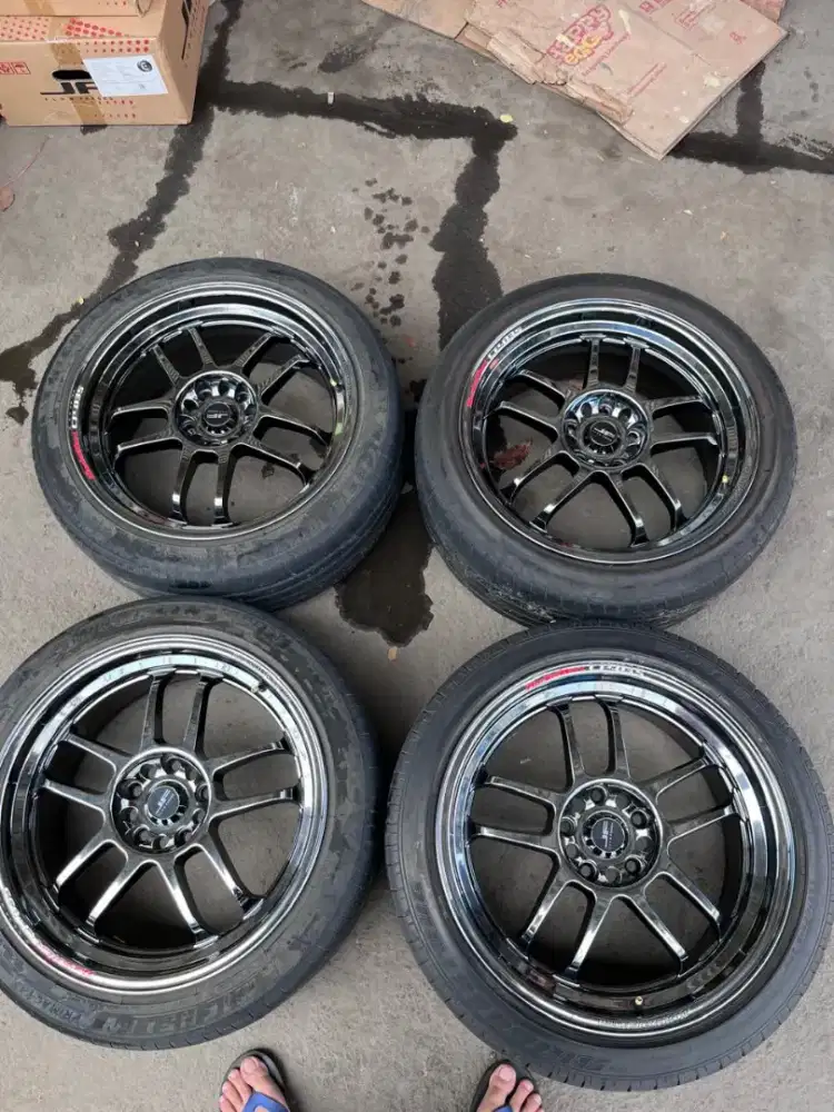 Racinghart cp035 ring 18x8,5 pcd 5x114,3 ET 40 blackchrome. 225/45 R18