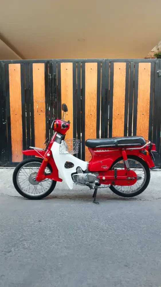 Honda C700 Tahun 1982