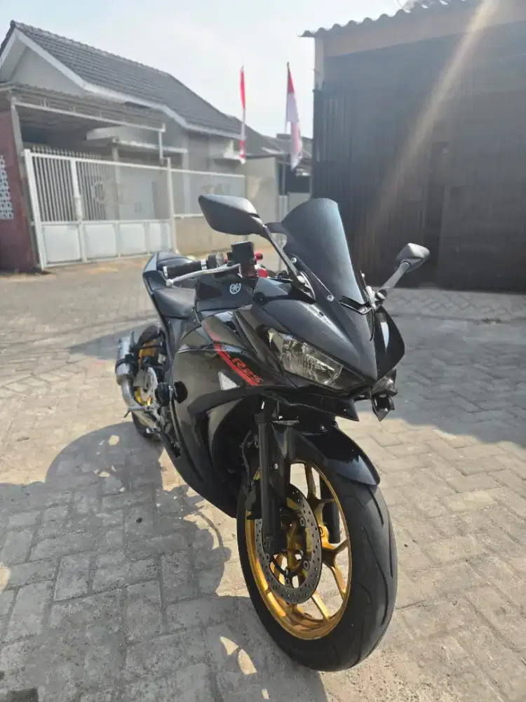 Yamaha R25 BLACK EDITION