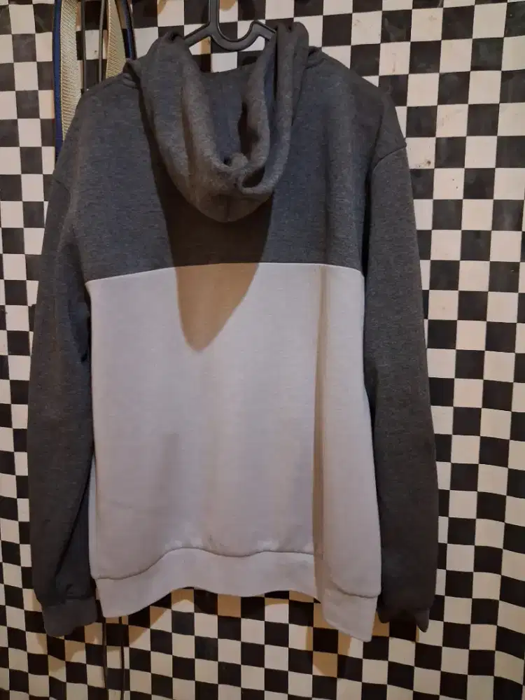 Jaket hoody merk Tira
