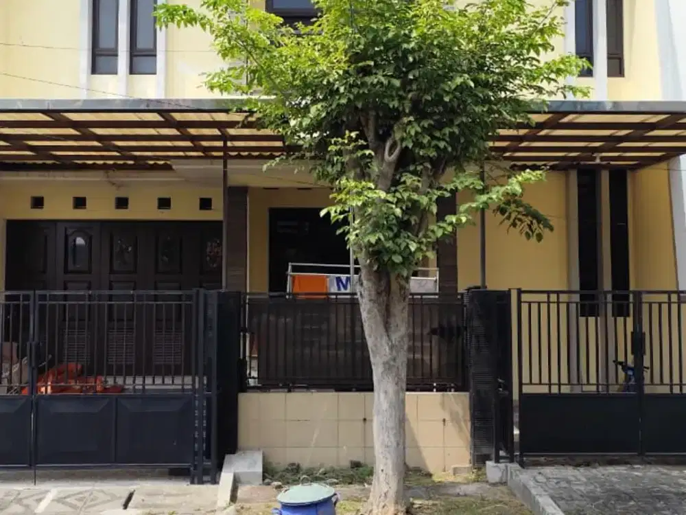 Rumah Pinus Asri 2 Lantai Lokasi Strategis Surabaya Barat