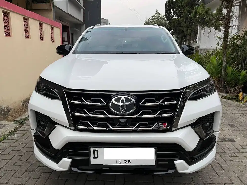 Seperti Baru Fortuner 2.8 GR (D) Pakai Dari Baru Km 4 ( Empat ) Ribuan
