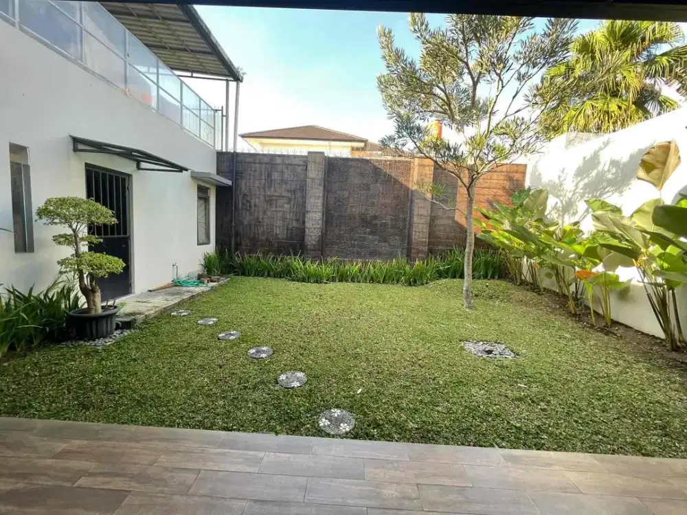 Di jual rumah KBP
cluster Ratna Sasih

Details spek :

Luas tanah : 300
Luas bangunan : 275
2 lantai
Kamar tidur : 4+1
Kamar mandi : 4+1
Listrik : 2200
Air : bayar ke kbp
Hadap : utara
Garasi : 1
Carport : 2
Harga : 5.5m