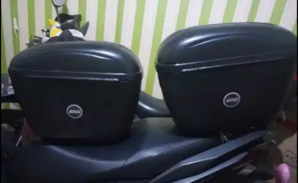 Box samping Givi