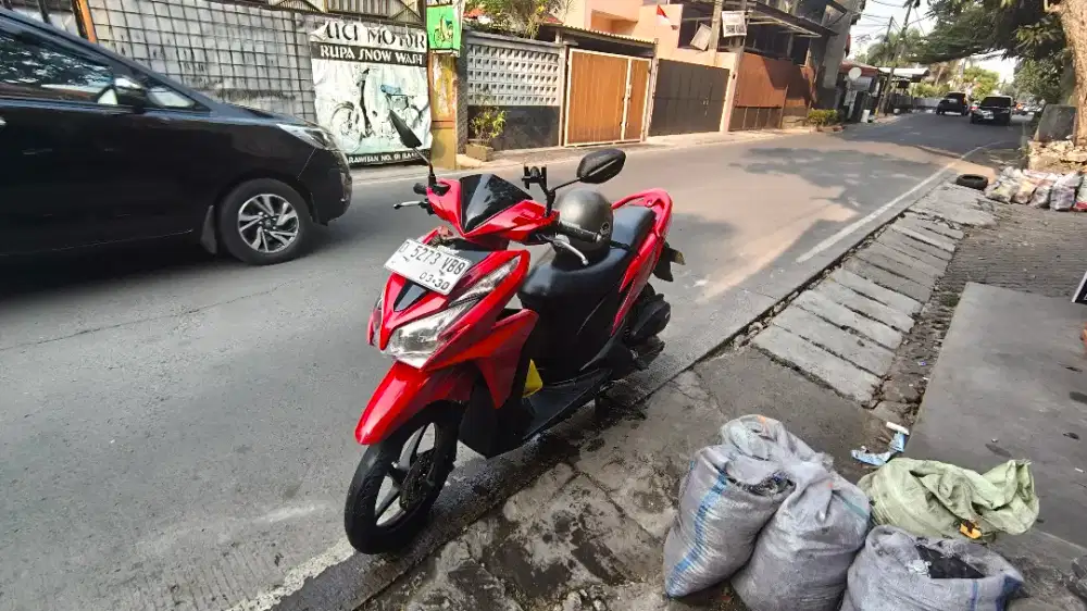 Vario 125 kzr merah