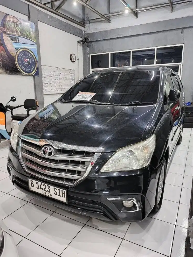TOYOTA KIJANG INNOVA V MATIC 2014