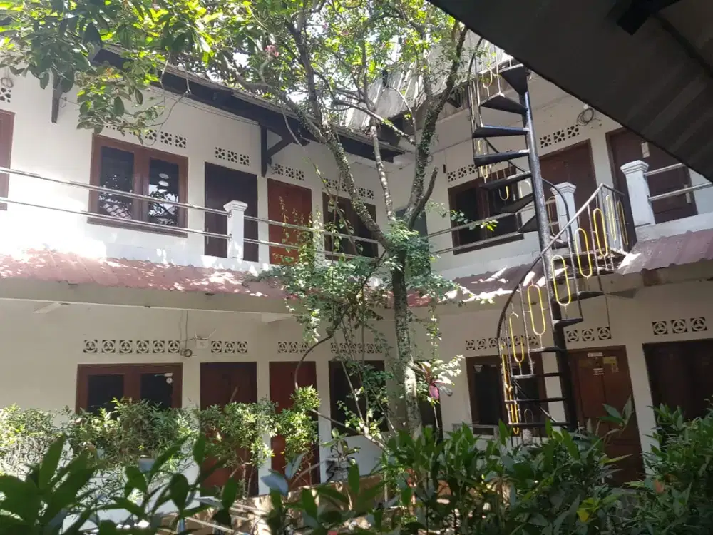 DI jalan raya bagus buat kosan sekaligus cafe - oke banget