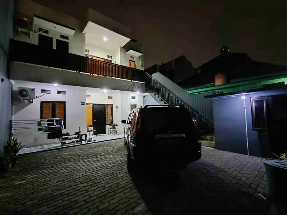 Rumah2 Lantai Carport Luas