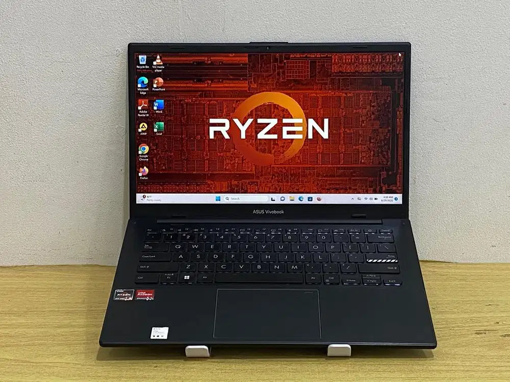 Laptop Asus Vivobook Go 14 E1404FA prosesor AMD Ryzen 3 7320U