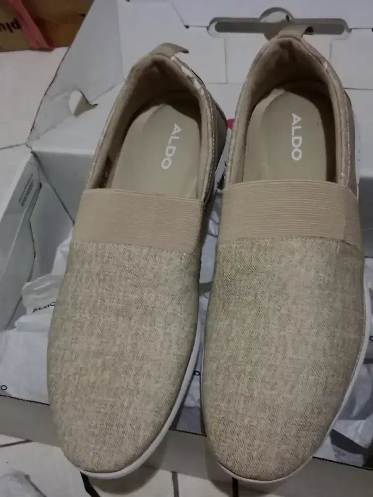 Sepatu merek ALDO